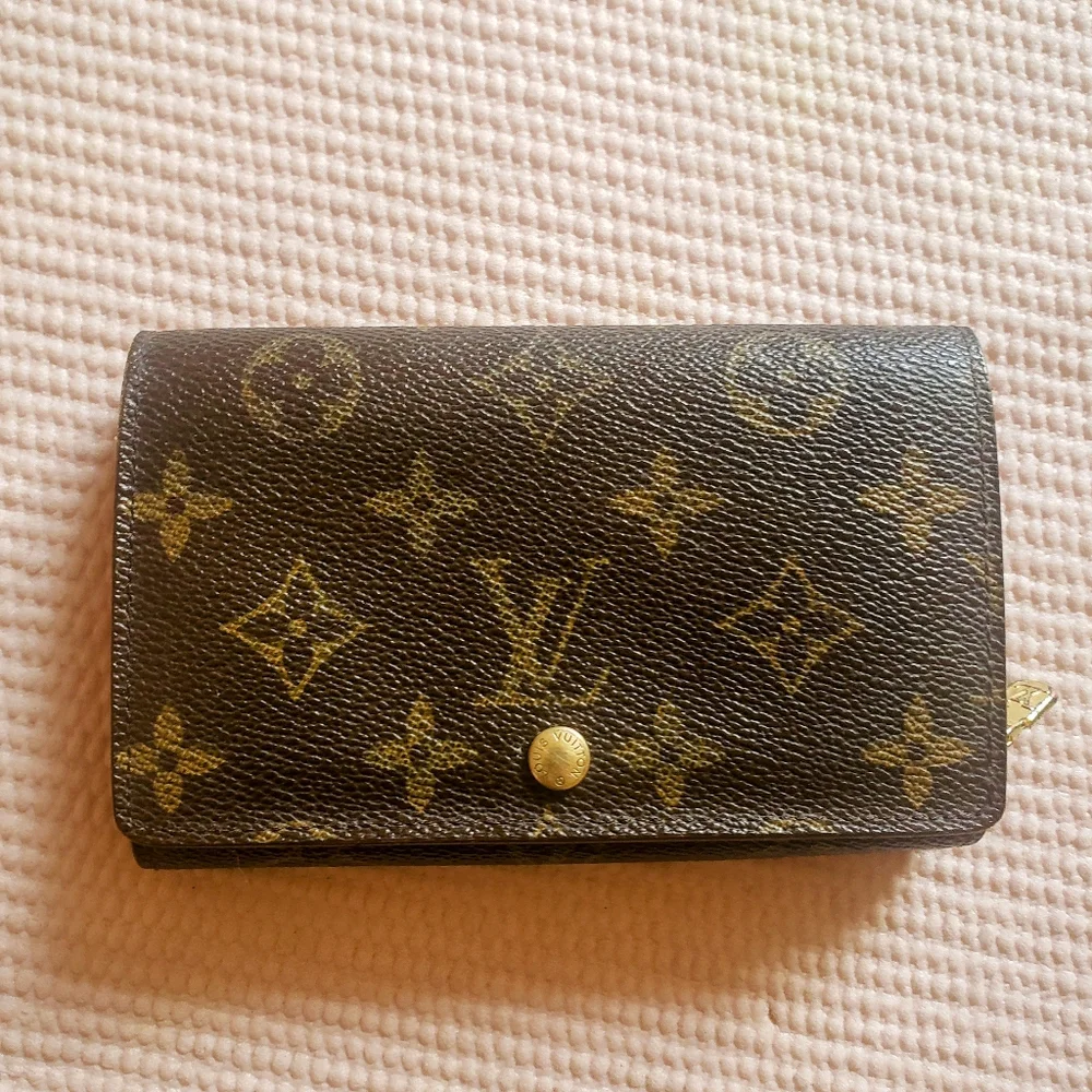 Louis Vuitton Monogram Bifold Wallet with COA - Picture 1 of 16